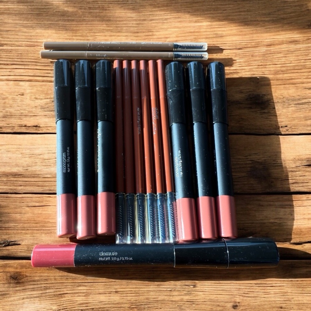 GLO SKIN BEAUTY SUEDE MATTE CRAYONS & BROW PENCIL BUNDLE (LOT#55)